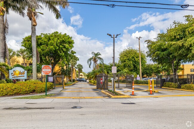 540 NW 114th Ave - Entrance - Soleil Lake
