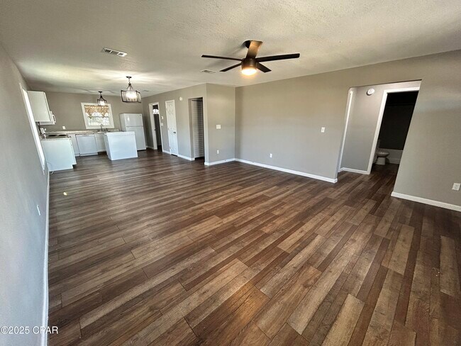 Foto del edificio - 6522 Olokee St