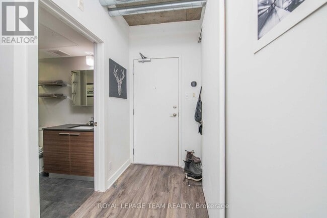 Photo du bâtiment - 354-354 Gladstone Ave