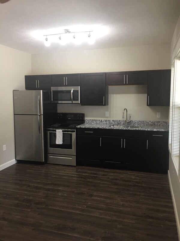 Foto principal - 320 E Main St