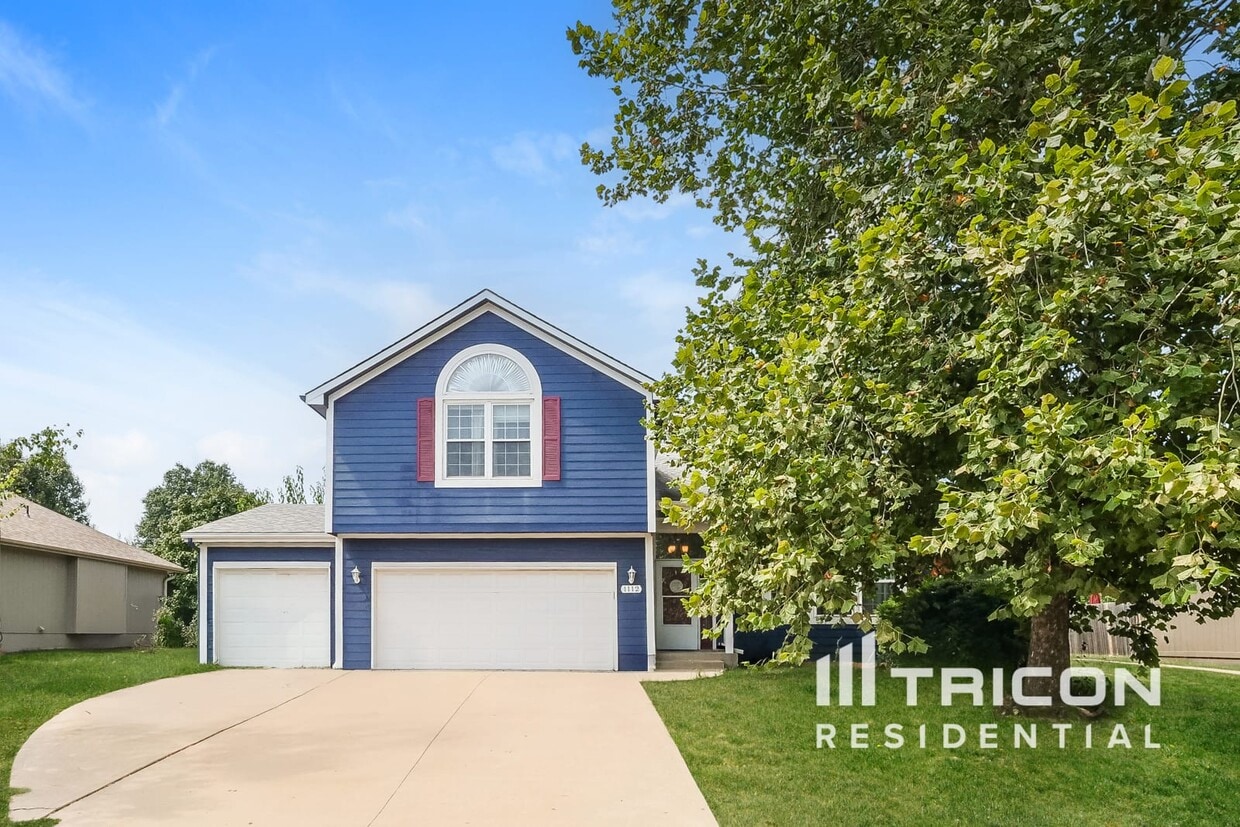 Primary Photo - 1112 SE Windstar Dr