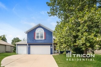 Building Photo - 1112 SE Windstar Dr