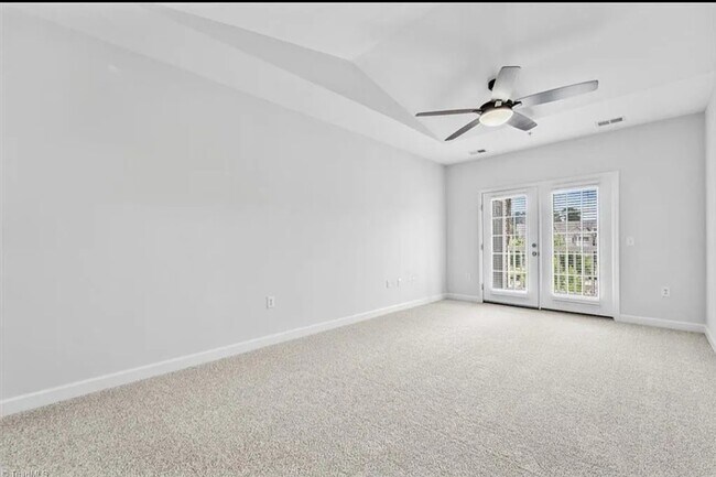 Building Photo - 7106 W Friendly Ave