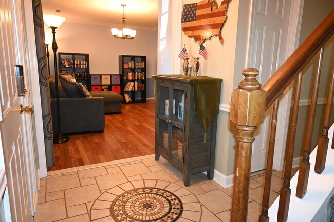 Building Photo - 933 Tabb Lakes Dr