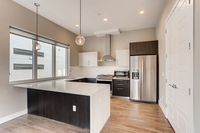 Foto del edificio - Sunnyside 3 Bedroom Townhomes for Rent
