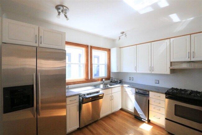 Building Photo - 15 Conwell Ave