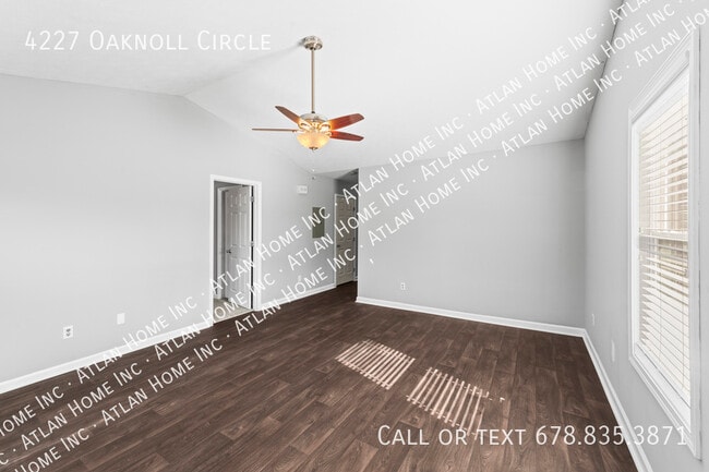 Building Photo - 4227 Oaknoll Cir