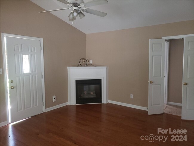 Building Photo - 2227 Olde Chantilly Ct