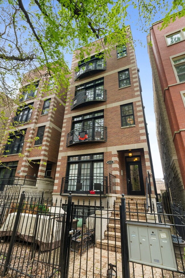 Building Photo - 3535 N Reta Ave