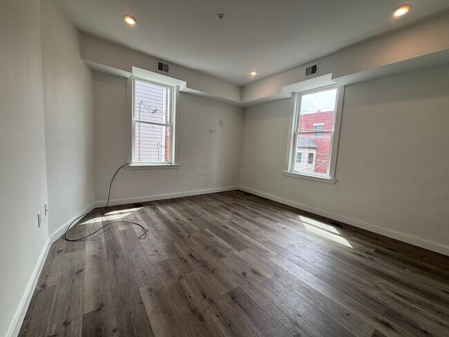 Foto del edificio - 240- 242 E Girard