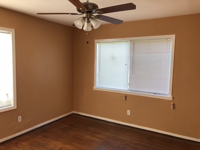 Foto del edificio - 4323 Groton Dr