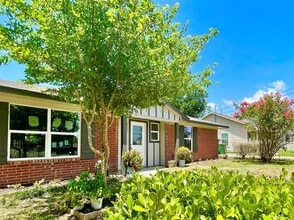 Building Photo - 5039 Briscoe St