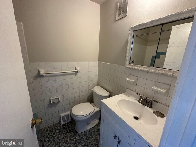 Building Photo - 12539 Biscayne Dr