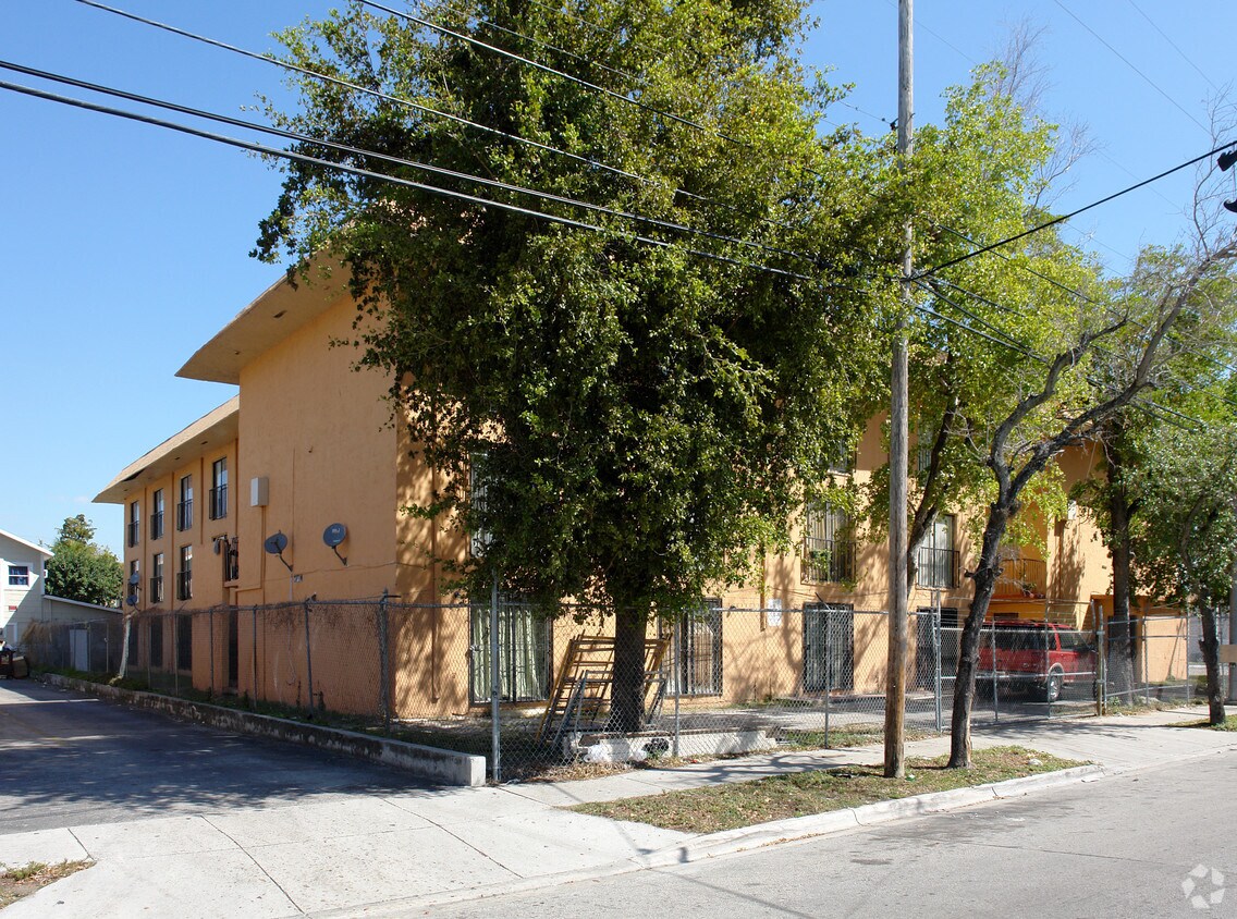 Foto del edificio - 2316 NW 18th Ct