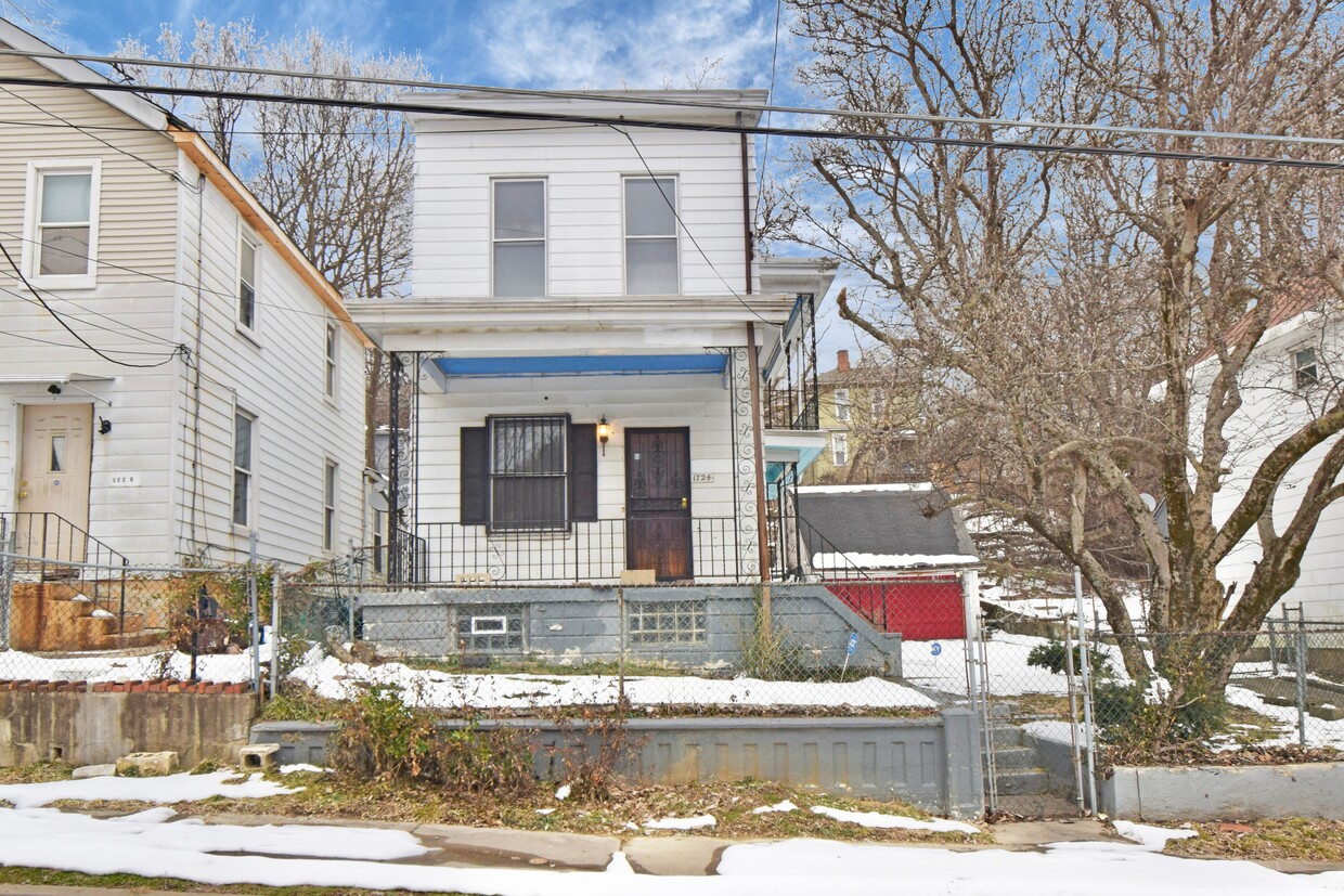 Primary Photo - 1724 Denham St