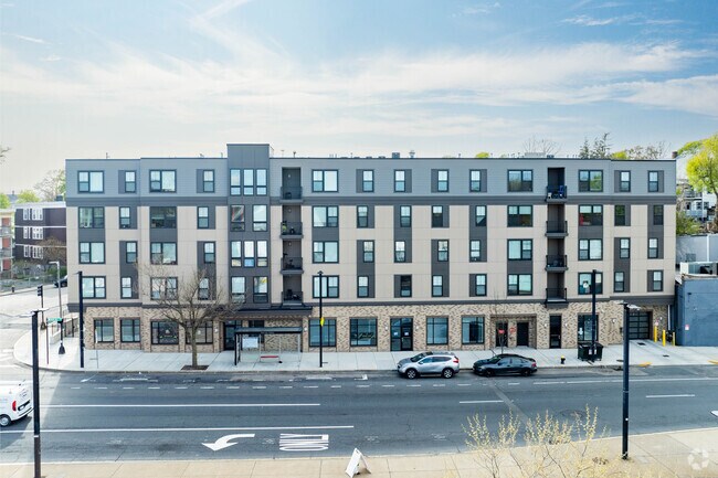 1301 Blue Hill Avenue se encuentra en el submercado Wellington Hill de Boston. - Wellington at 1301
