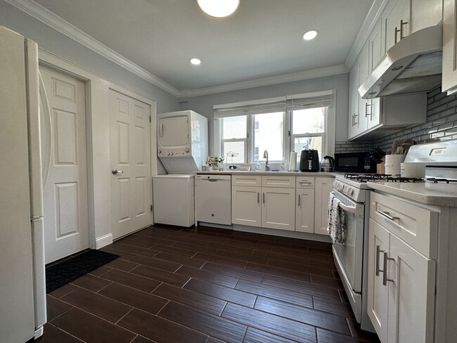 Building Photo - 19 Larose Pl