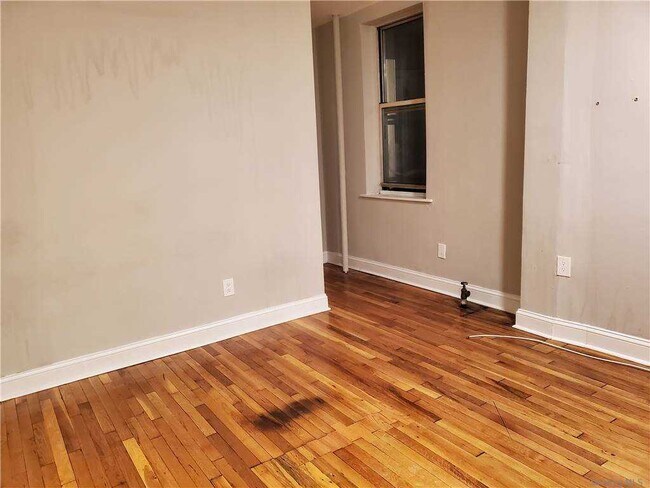 Building Photo - 32-55-55 Steinway St