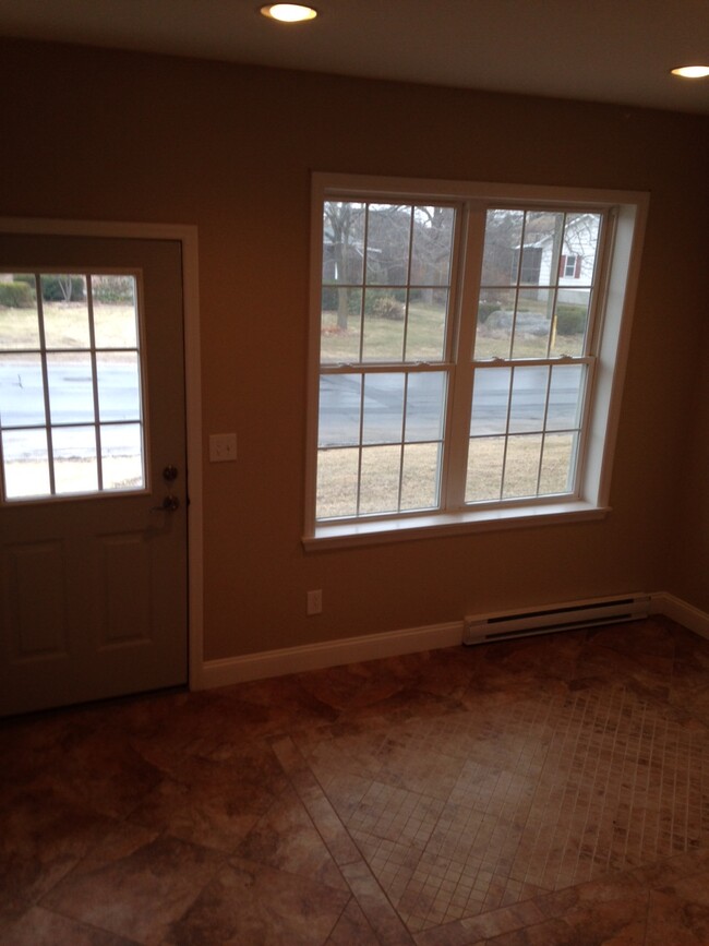 Building Photo - 10 Cogan Ave