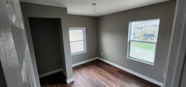 Building Photo - 429-431 Bolander