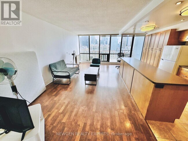 Photo du bâtiment - 86 Gerrard St E