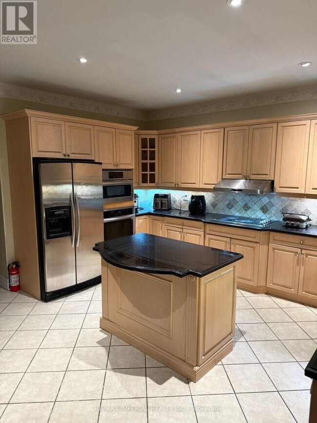 Building Photo - 185 Pemberton Ave