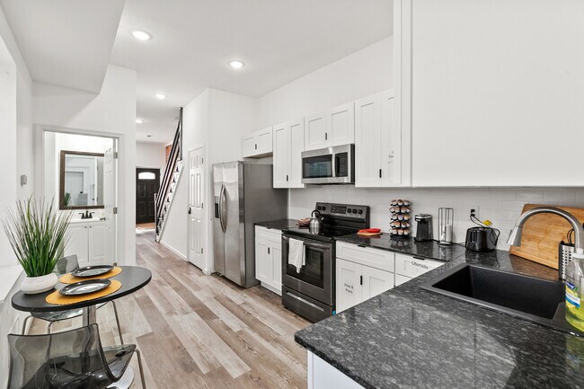 Building Photo - 1711 Edgley St