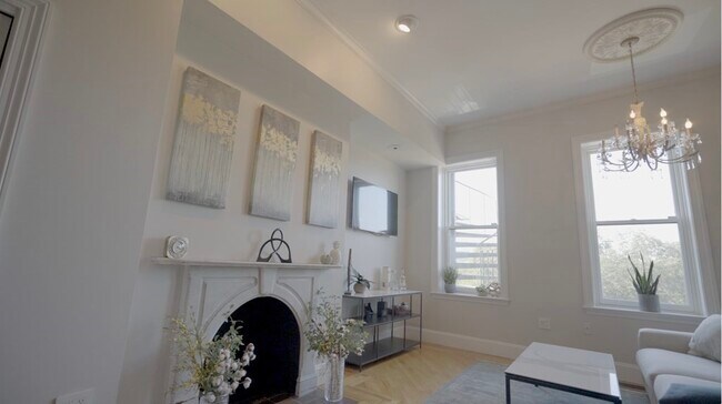 Building Photo - 136 Beacon St