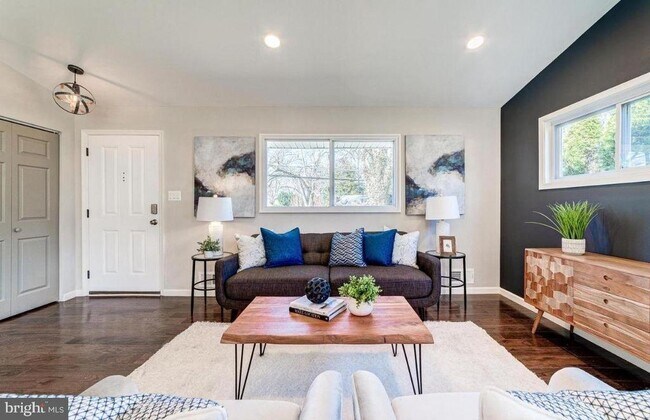 Foto del edificio - 4207 Woodland Dr