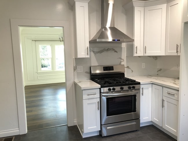 Brand new appliances - 4718 Dockweiler St