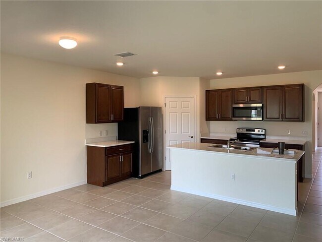 Building Photo - 2804 Zaragoza Ct