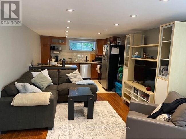 Building Photo - 147 Lupin Dr