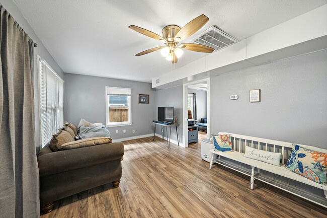 Building Photo - 609 Sealy Ave