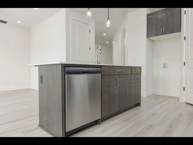 Foto del edificio - 296 S 1930 W