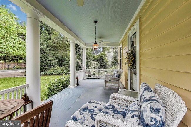 Foto del edificio - 5809 Grosvenor Ln