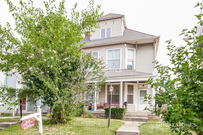 Building Photo - 1630 Woodlawn Ave