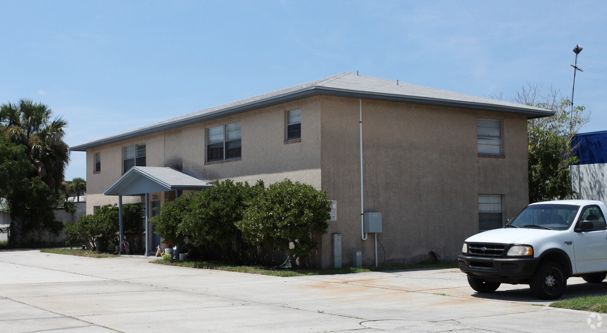 Building Photo - 202-218 17th Ave N