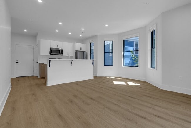 Building Photo - 69 Bailey St