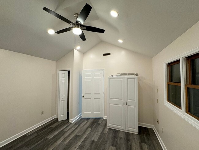 Foto del edificio - 1320 N Main St