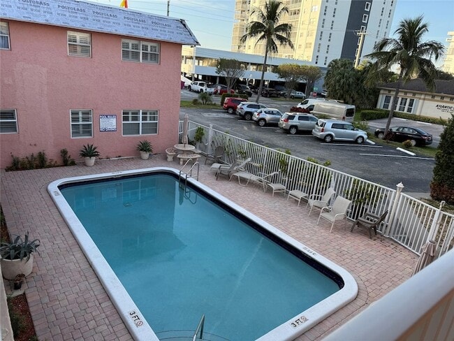 Foto del edificio - 1450 N Riverside Dr