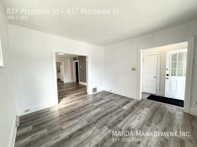 Photo du bâtiment - CHARMING 2 BED/1 BATH MAIN FLOOR UNIT DOWNTOWN - ALL INCLUSIVE!