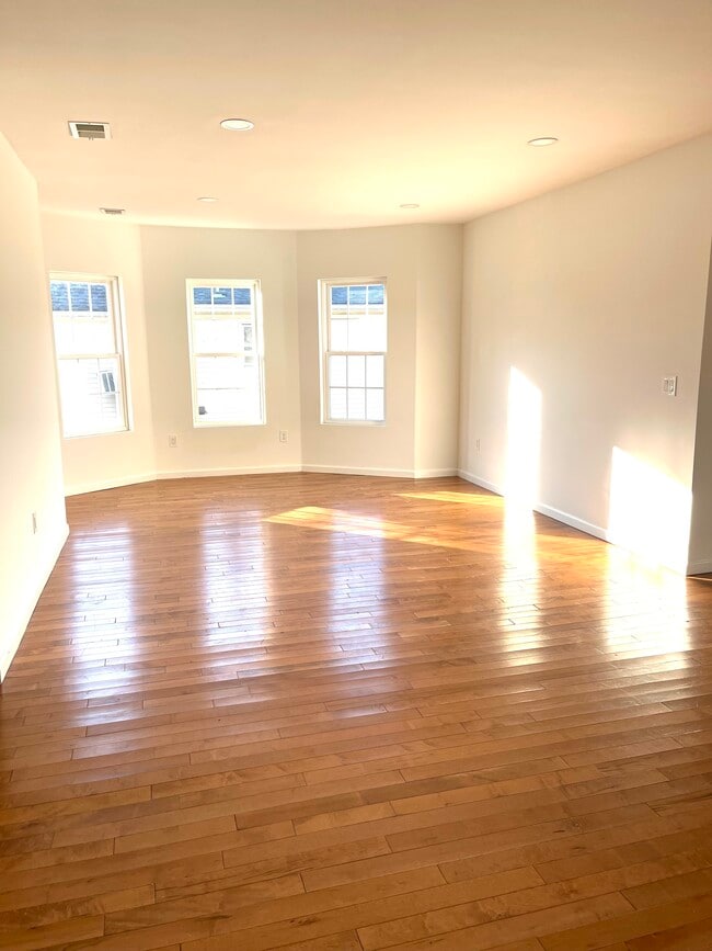 21 Almira St Unit 2, Bloomfield, NJ 07003 Apartments in Bloomfield, NJ