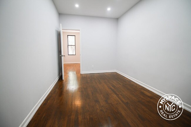 Foto del edificio - 1720 Madison St