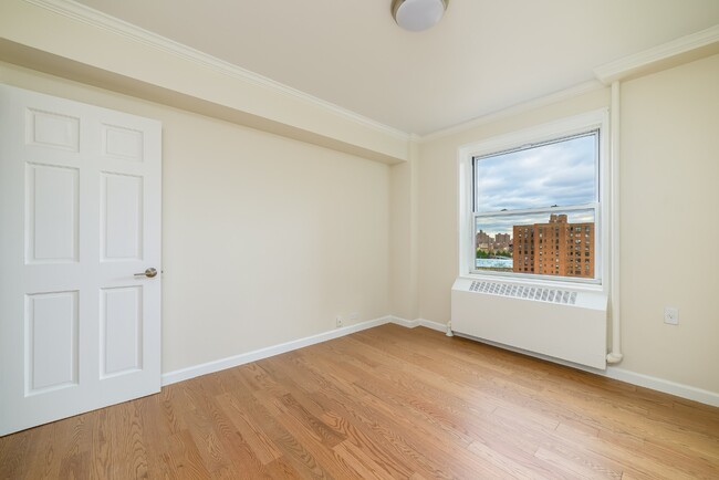 Building Photo - 2225 Fifth Avenue