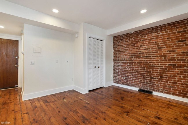 Building Photo - 166 Park St