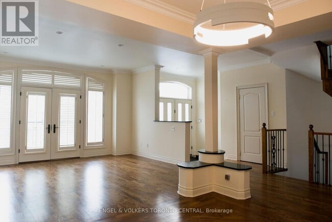 Building Photo - 344 Glengarry Ave