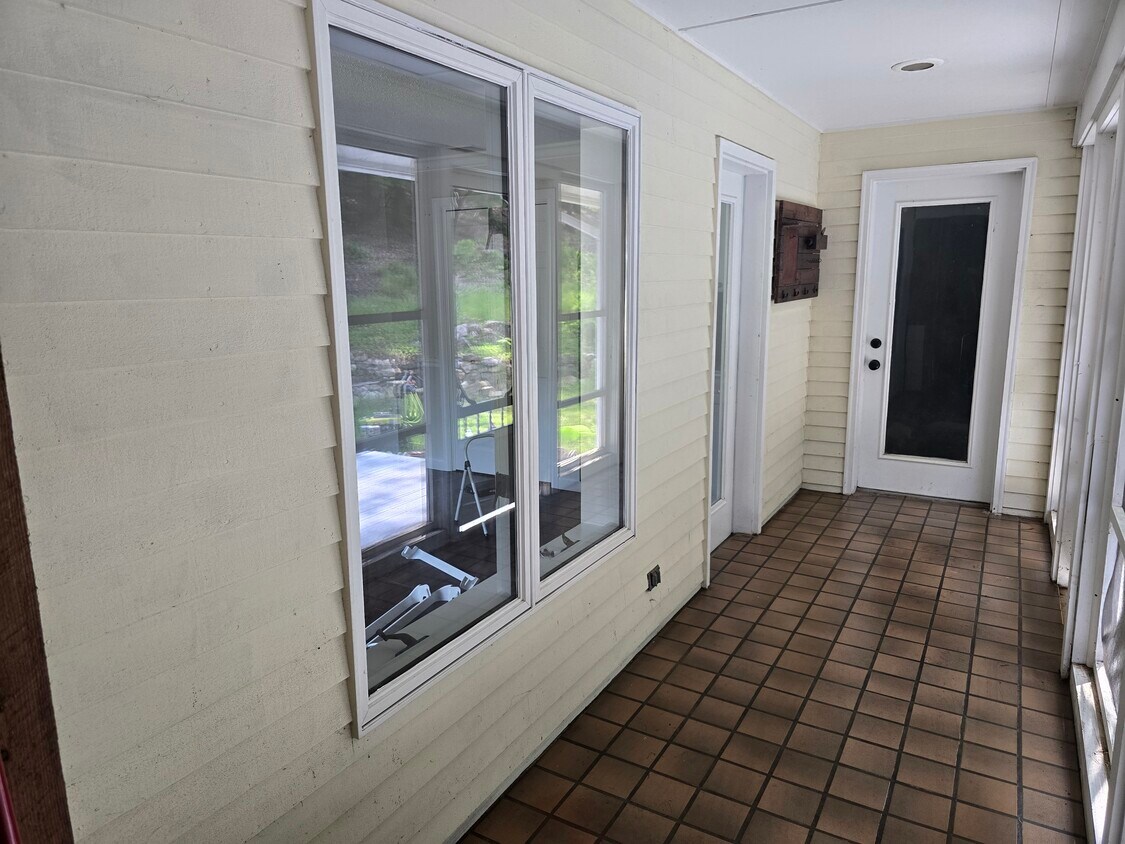 Covered Entrance - 66 Horace Greeley Rd