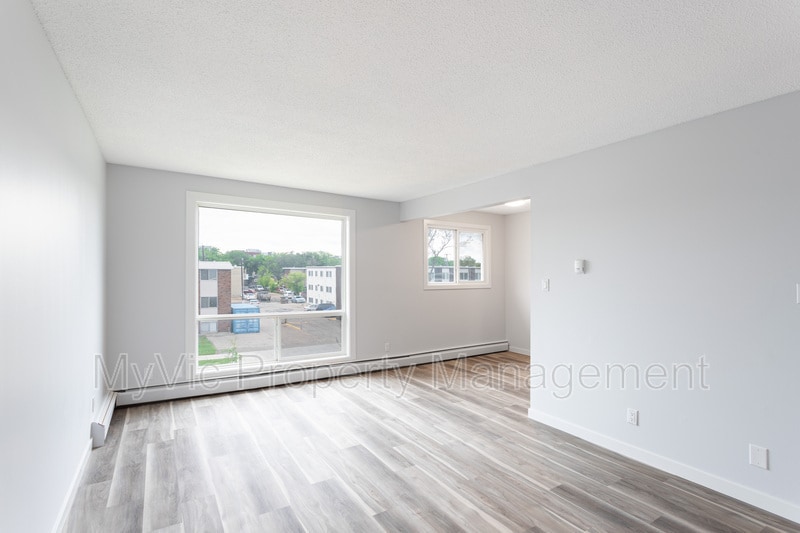 Building Photo - 10629-10114 114 St NW