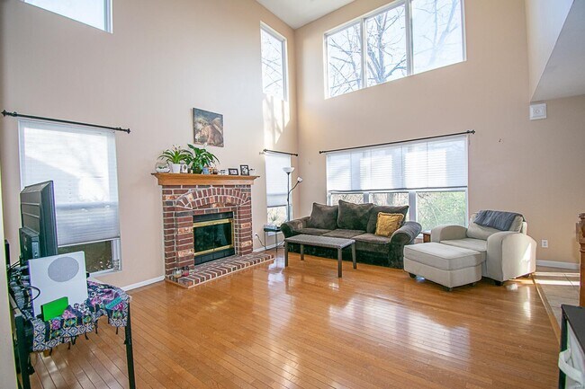 Building Photo - 614 Cascade Lake Dr