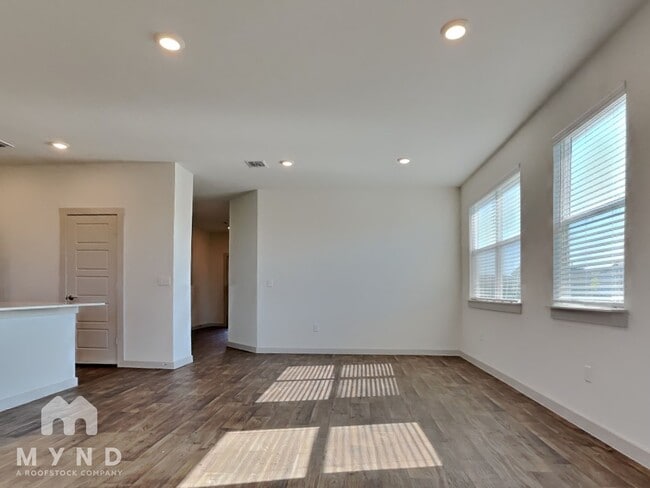 Building Photo - 3029 Egan Dr